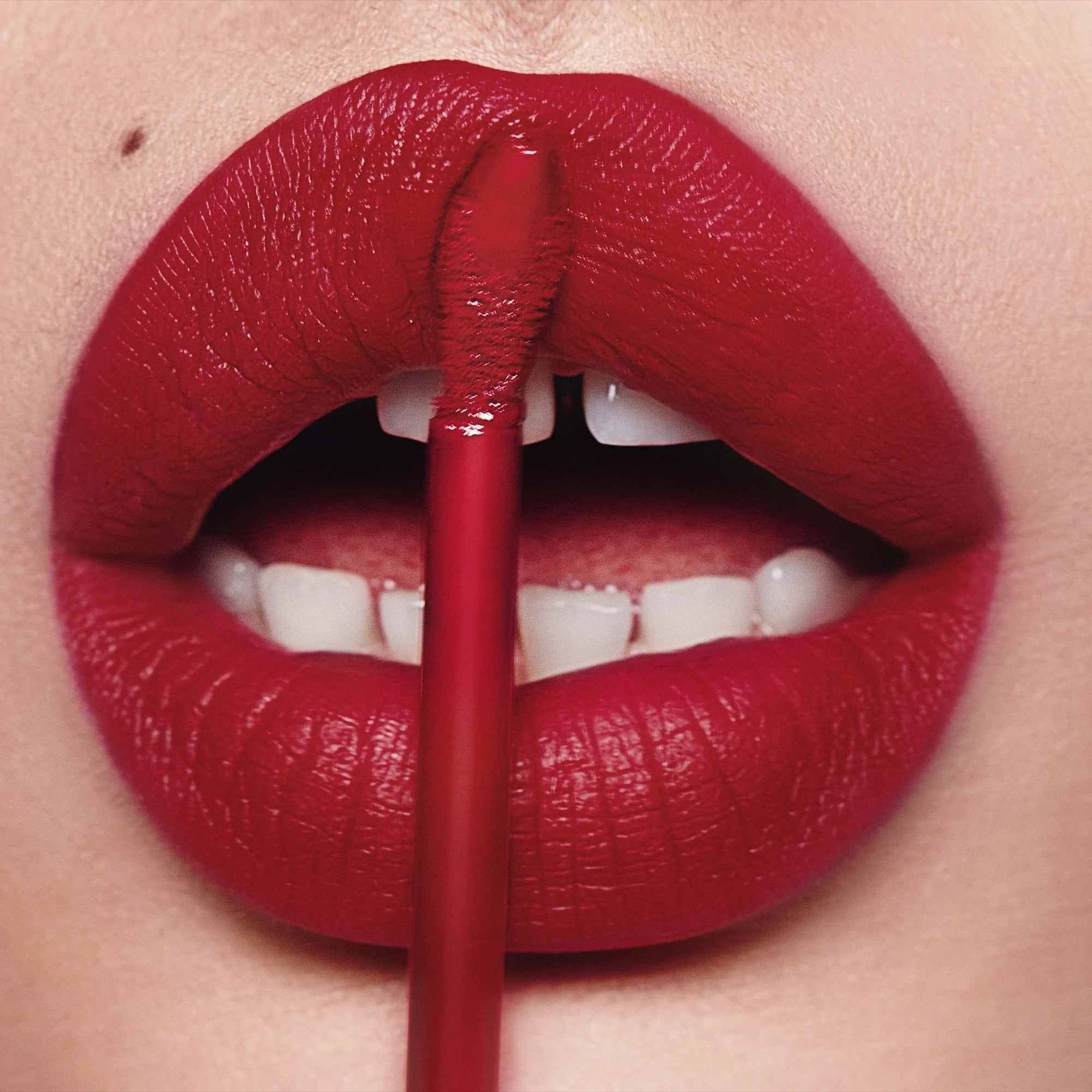 Charlotte Tilbury Airbrush Flawless Lip Blur